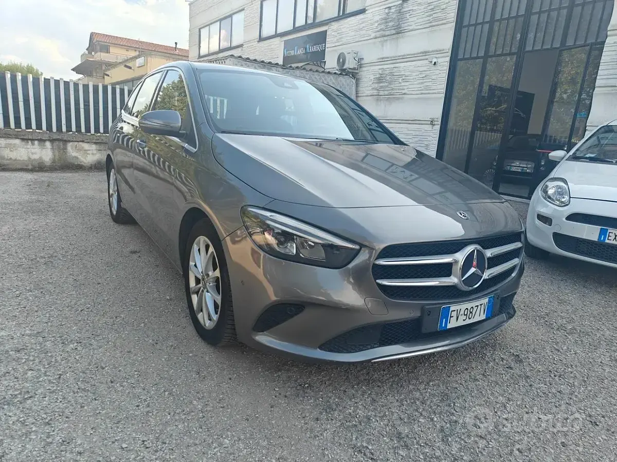 Usata Mercedes B180 Business 116 CV (85 kW) 2019 Grigio Utilitaria