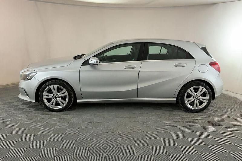 Usata Mercedes A180 110 CV (80 kW) 2018 Argento