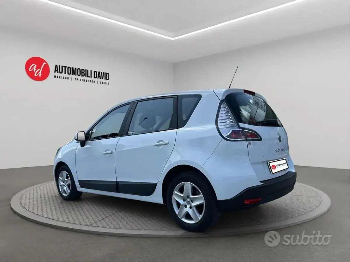 Usata Renault Scénic III 110 CV (80 kW) 2012 Bianco Monovolume