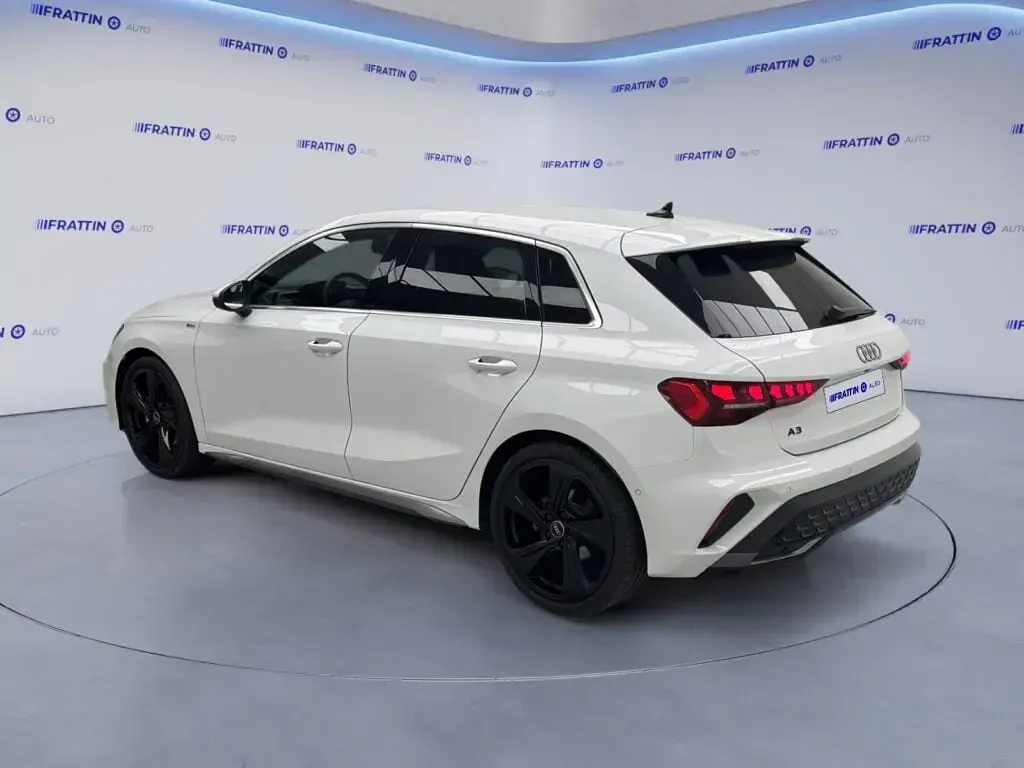 Usata Audi A3 S-Line 150 CV (110 kW) 2025 Bianco Berlina