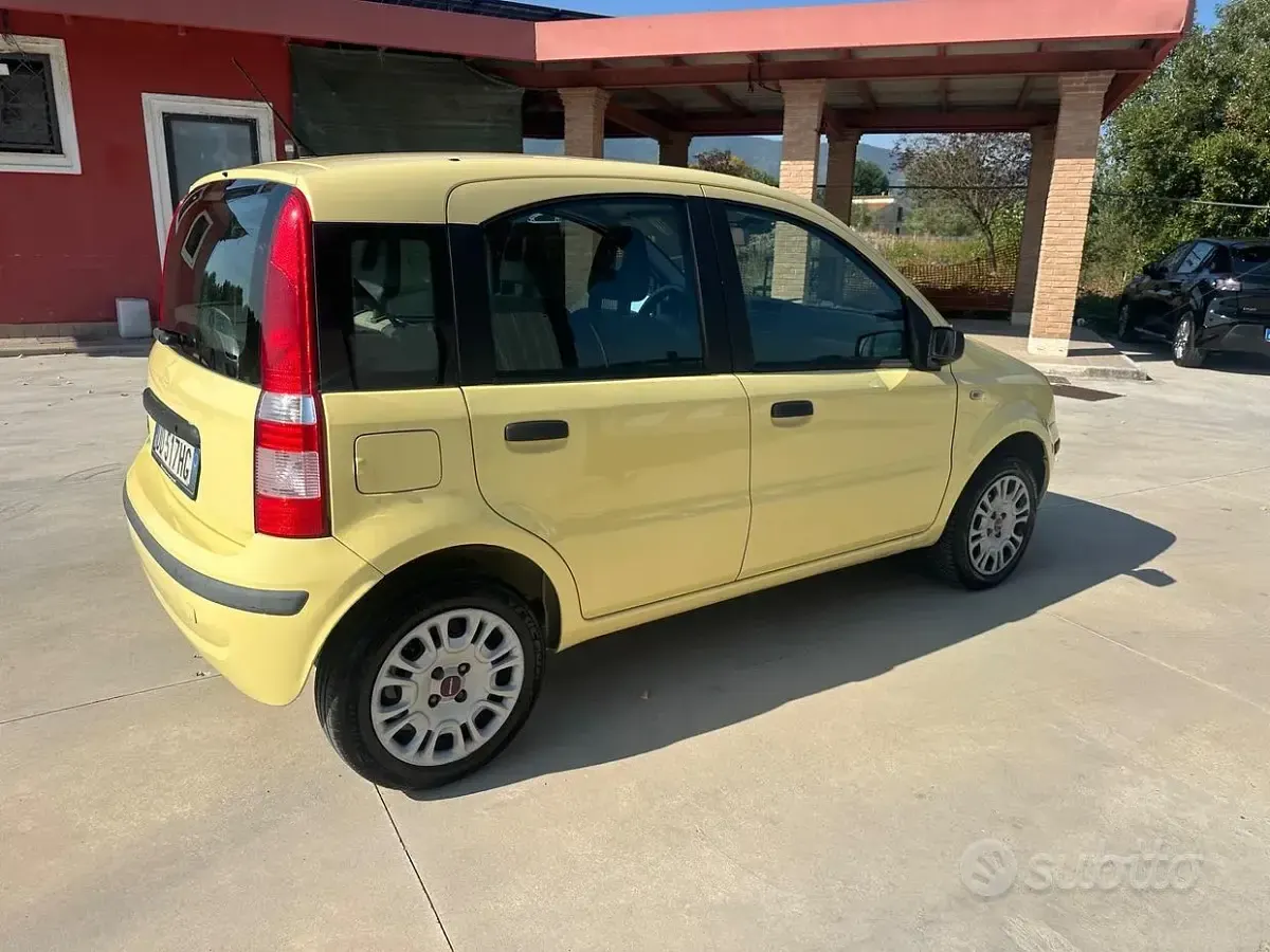 Usata Fiat Panda 69 CV (50 kW) 2006 Giallo Utilitaria
