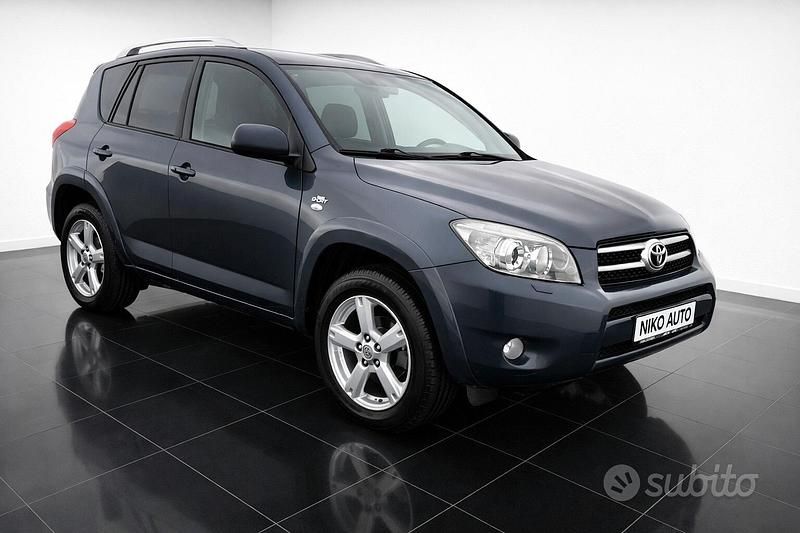 Usata Toyota RAV4 Luxury 177 CV (130 kW) 2006 Grigio SUV