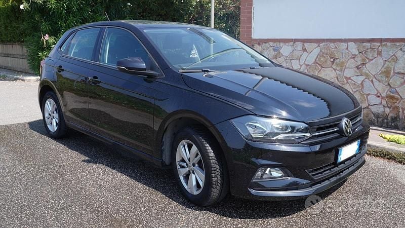 Nero Usata 2020 VW Polo Comfortline Tre volumi | 8300 € (Ottimo prezzo) - Immagine 1/4