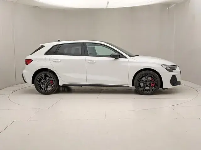 Usata Audi A3 Comfort 272 CV (200 kW) 2025 Bianco arkona Berlina
