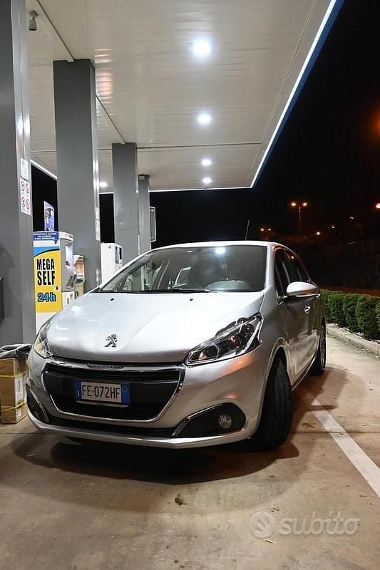 Usata Peugeot 208 82 CV (60 kW) 2018 Grigio Utilitaria