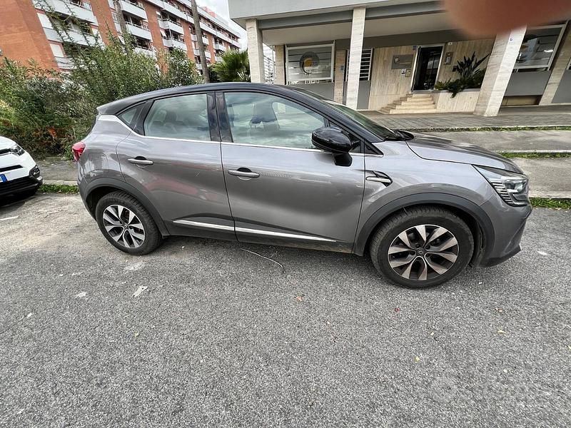 Usata Renault Captur 116 CV (85 kW) 2021 Grigio SUV