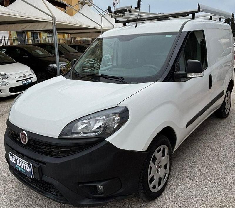 Usata Fiat Doblò Easy 119 CV (87 kW) 2021 Bianco Monovolume