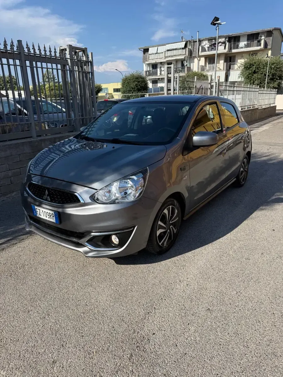 Usata Mitsubishi Space Star Intense 70 CV (51 kW) 2019 Grigio Utilitaria
