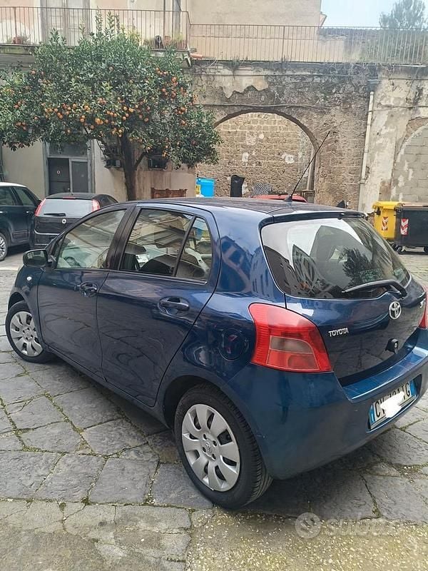 Usata Toyota Yaris 69 CV (50 kW) 2006 Blu Utilitaria