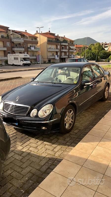 Usata 2005 Mercedes E280 Avantgarde Tre volumi | 4200 € (Buon prezzo) - Immagine 1/4