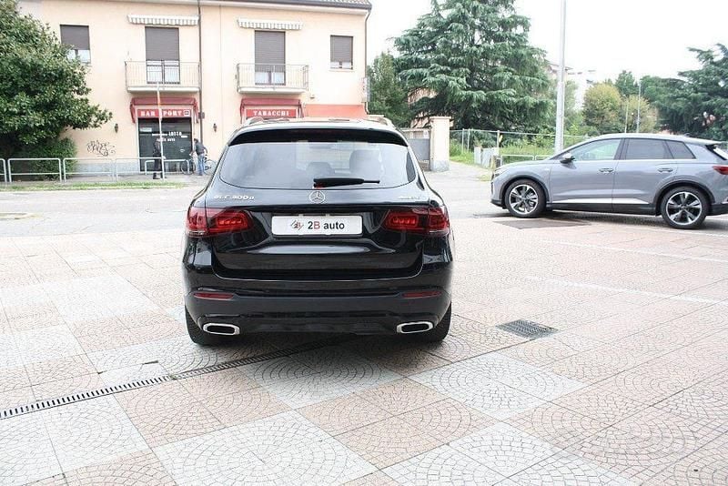 Usata Mercedes GLC300 245 CV (180 kW) 2021 Nero SUV