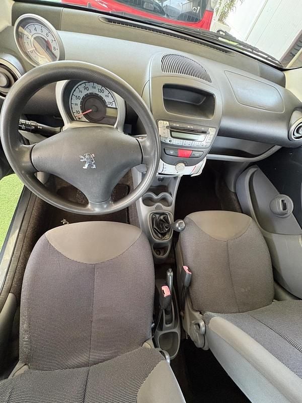 Usata Peugeot 107 68 CV (50 kW) 2007 Grigio Utilitaria