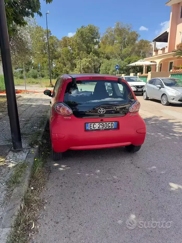 Usata Toyota Aygo 68 CV (50 kW) 2010 Rosso Utilitaria