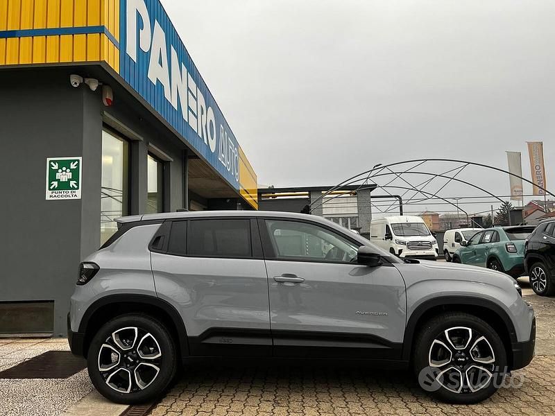 Nuova Jeep Avenger Summit 110 CV (80 kW) 2025 Gray SUV