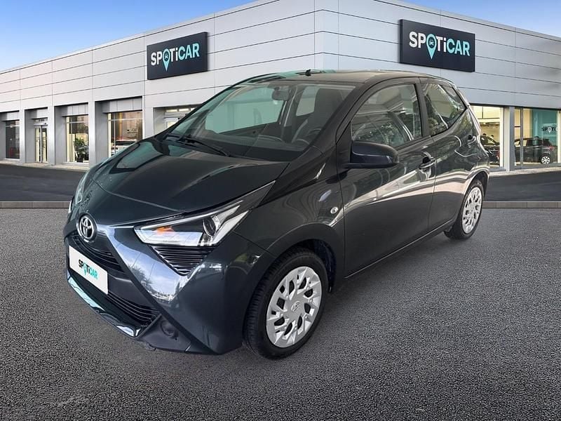 Grigio Usata 2019 Toyota Aygo Trend Due volumi | 11.800 € (Buon prezzo) - Immagine 1/4