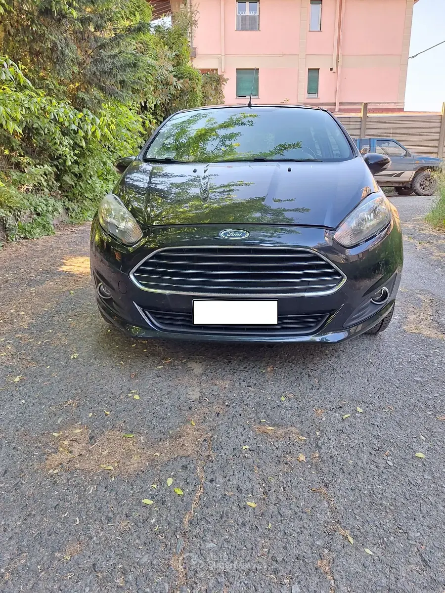 Usata Ford Fiesta 75 CV (55 kW) 2014 Nero Utilitaria