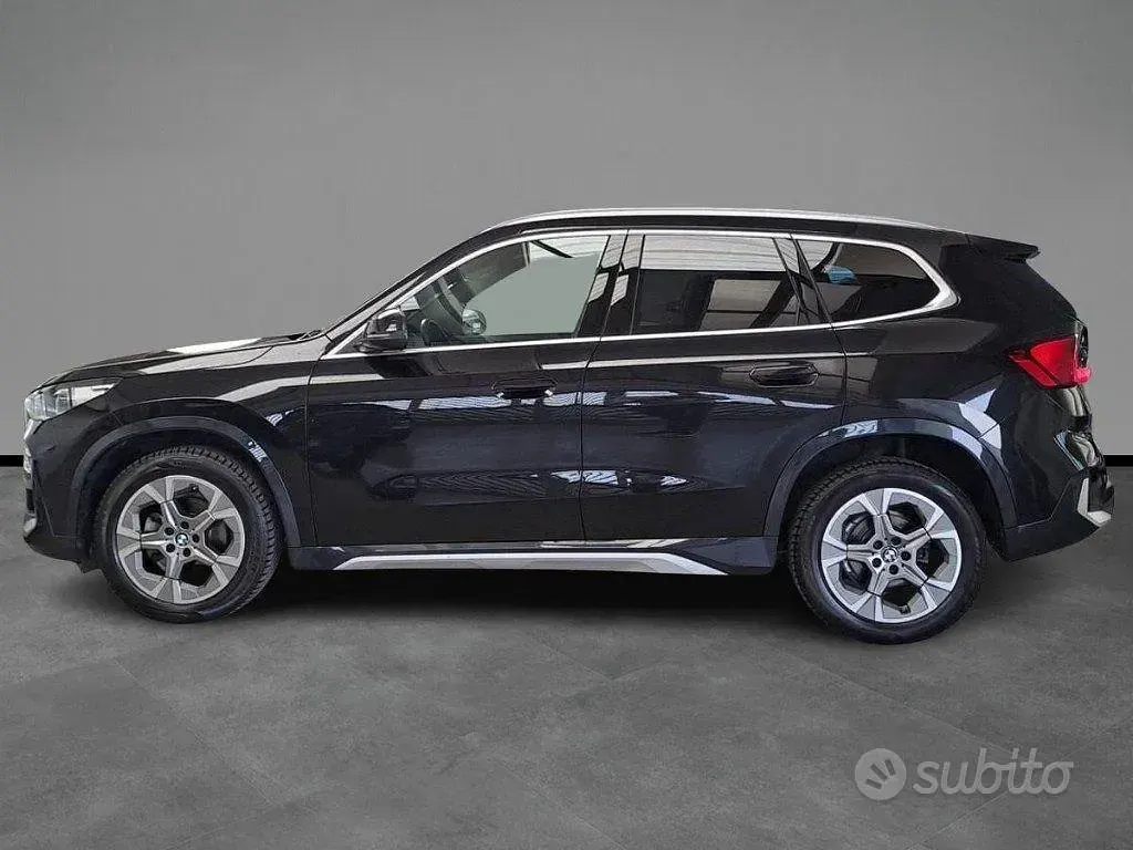 Käytetty BMW X1 xLine 150 HP (110 kW) 2024 Musta Katumaasturi
