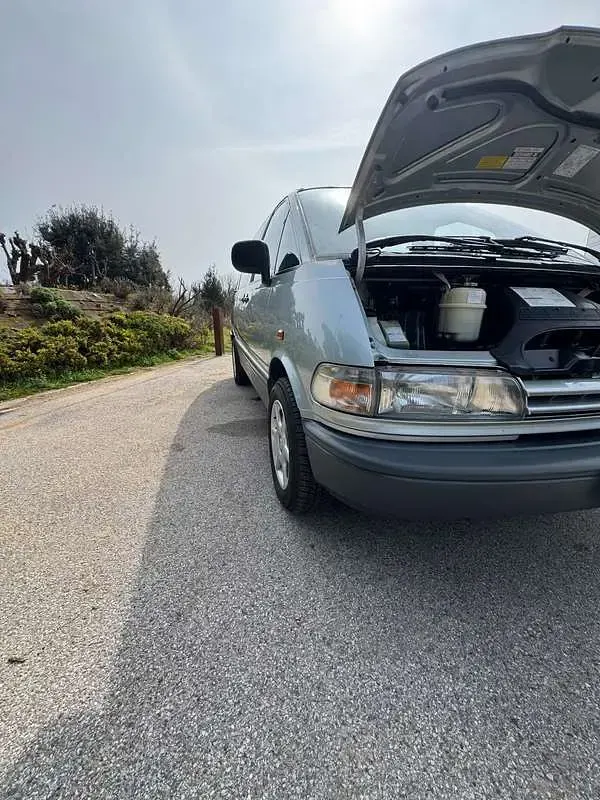 Usata Toyota Previa 135 CV (99 kW) 1991 Argento Monovolume