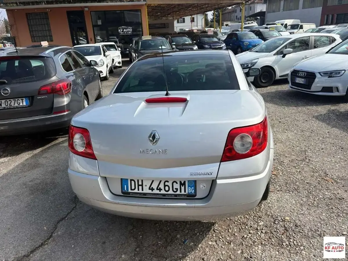Usata Renault Mégane Cabriolet Dynamique 112 CV (82 kW) 2007 Argento Cabrio