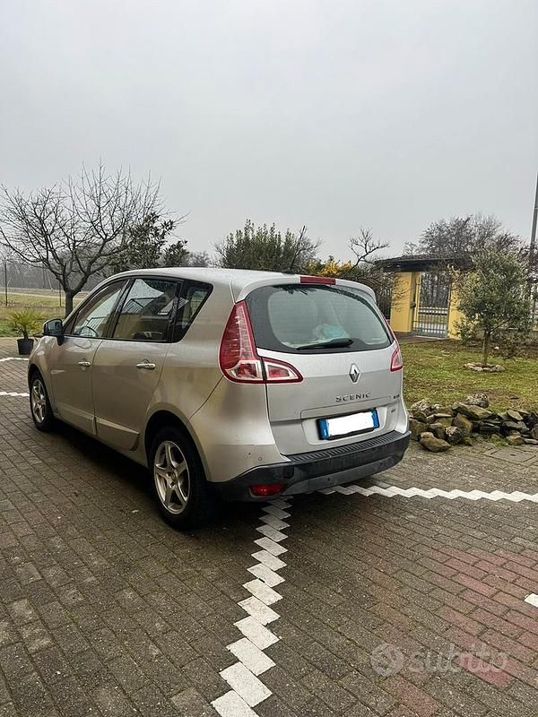 Usata Renault Scénic III Luxe 110 CV (80 kW) 2010 Monovolume