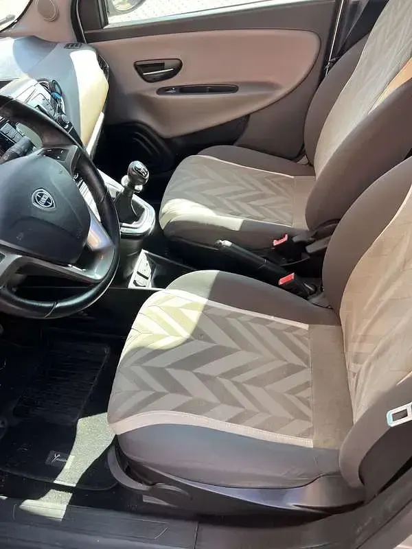 Usata Lancia Ypsilon Silver 69 CV (50 kW) 2015 Utilitaria