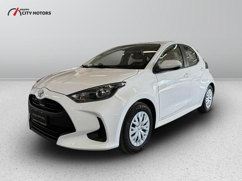 Usata Toyota Yaris Hybrid Active 116 CV (85 kW) 2025 Bianco Berlina