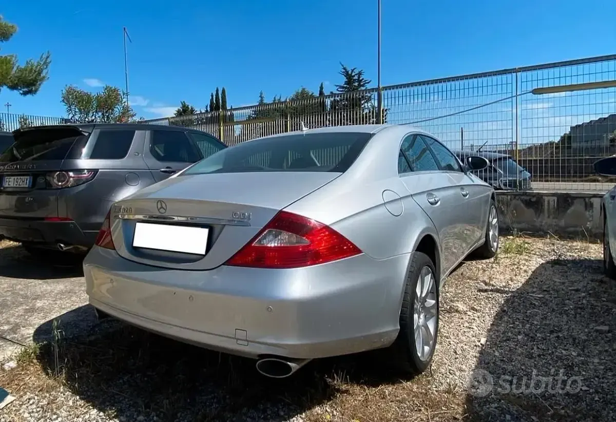 Usata Mercedes CLS320 224 CV (164 kW) 2007 Grigio Coupé
