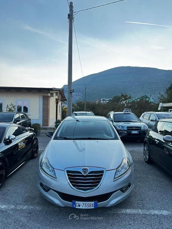 Usata Lancia Delta 120 CV (88 kW) 2014 Argento Utilitaria