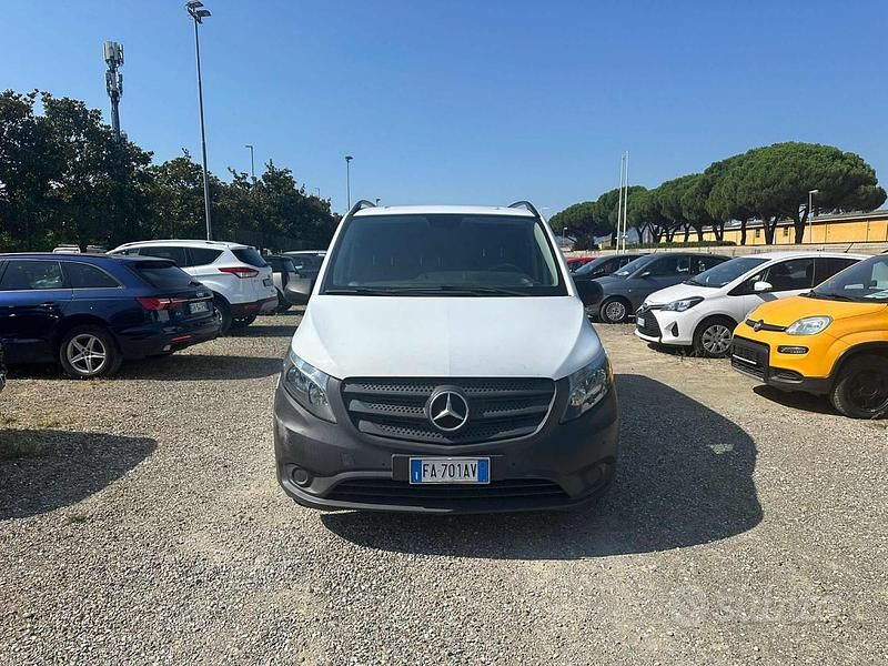 Bianco Usata 2015 Mercedes Vito Furgone | 9999 € - Immagine 1/4