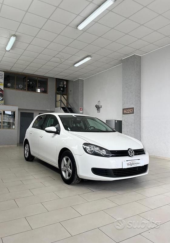 Usata VW Golf VII Trendline 105 CV (77 kW) 2012 Bianco Berlina