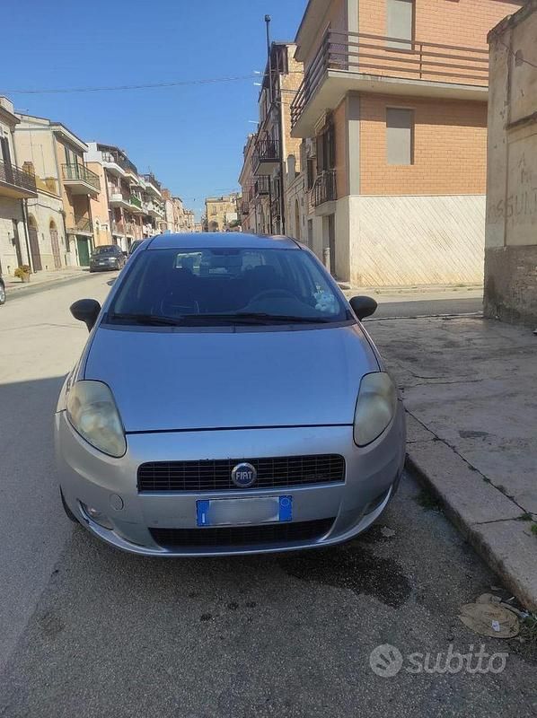 Usata Fiat Grande Punto 75 CV (55 kW) 2006 Grigio Utilitaria