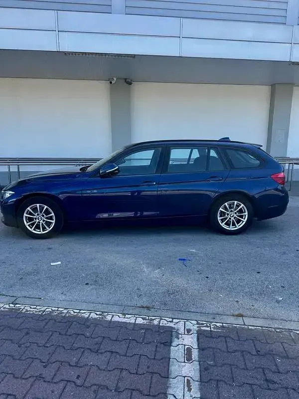 Usata BMW 320 Advantage 190 CV (139 kW) 2017 Bluazzurro Station wagon