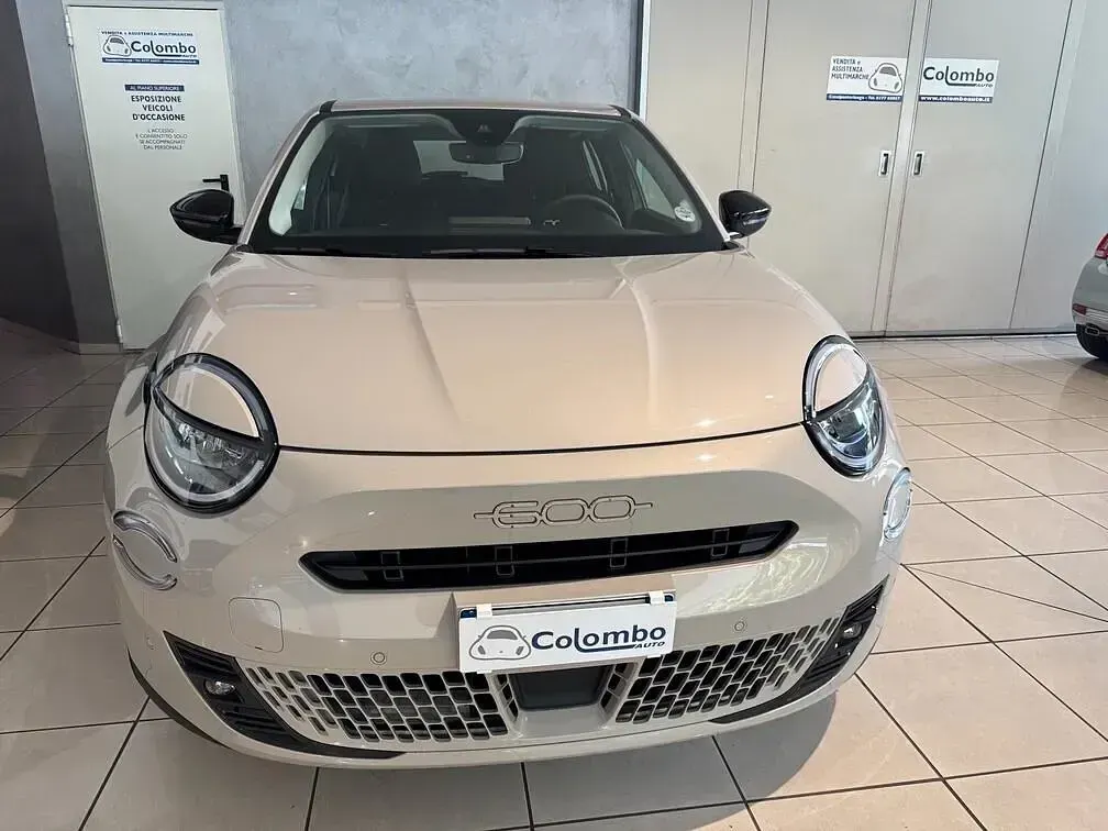 Usata Fiat 600 135 CV (99 kW) 2025 Grigio SUV