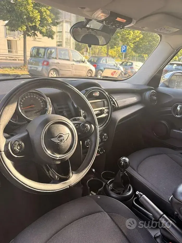 Usata Mini Cooper D 116 CV (85 kW) 2015 Giallo Utilitaria
