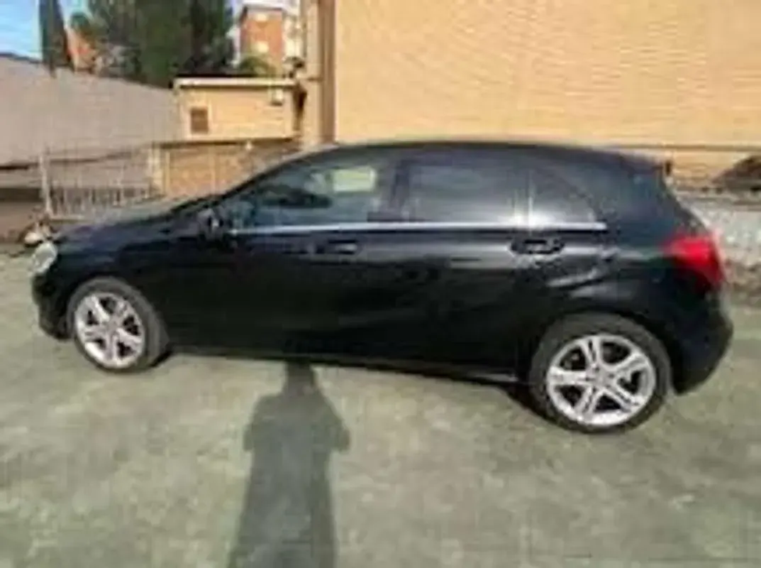 Usata Mercedes A180 122 CV (89 kW) 2014 Nero Utilitaria