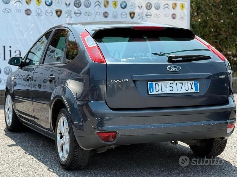Usata Ford Focus 90 CV (66 kW) 2008 Grigio Berlina