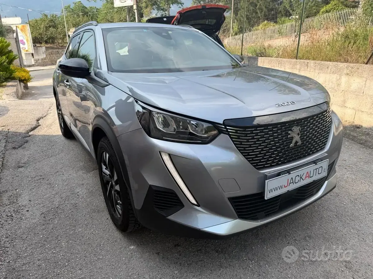 Usata Peugeot 2008 Allure 130 CV (95 kW) 2023 Grigio SUV