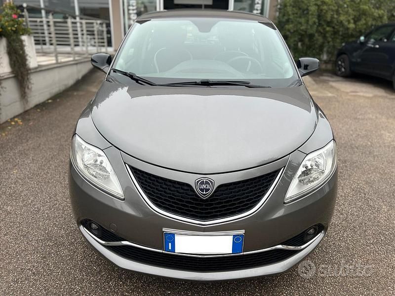 Usata Lancia Ypsilon Gold 69 CV (50 kW) 2017 Grigio Utilitaria