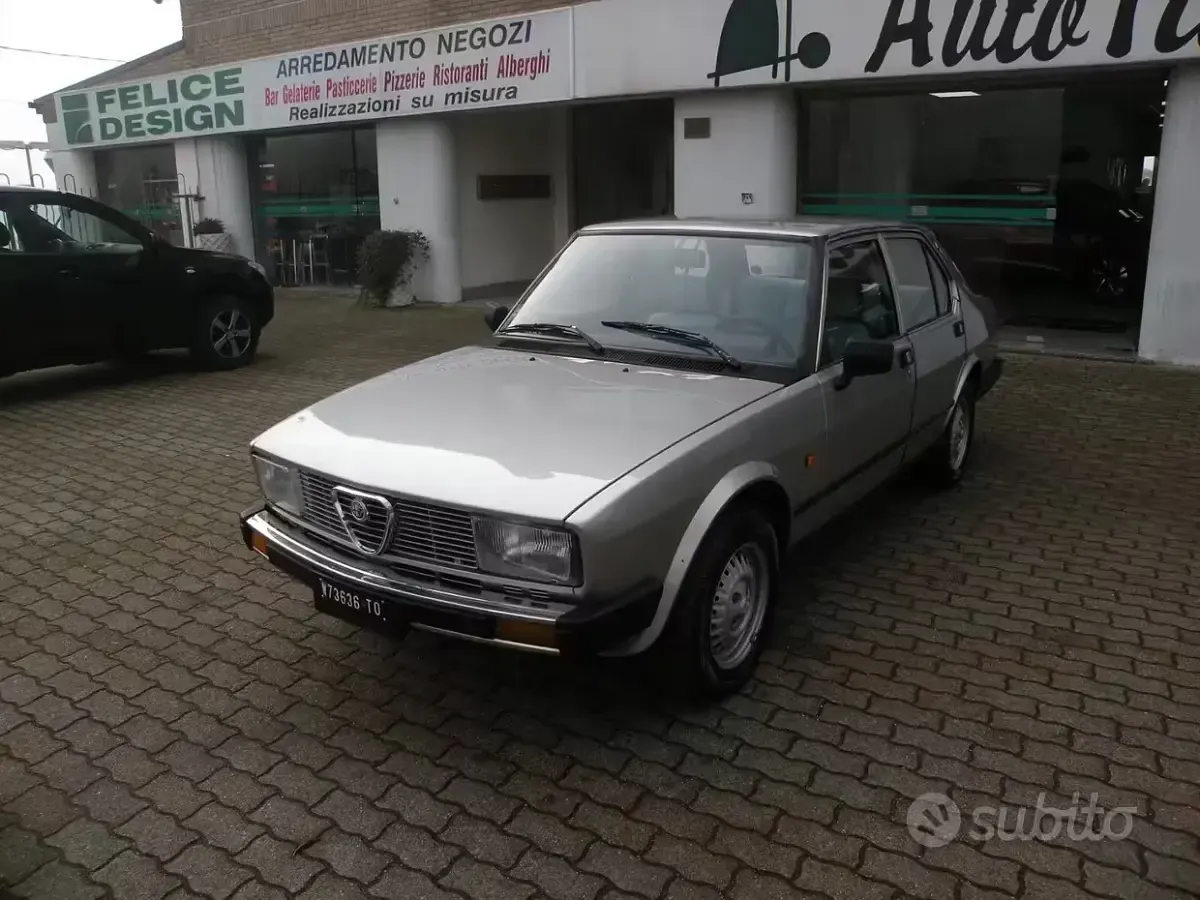 Usata Alfa Romeo Alfetta 122 CV (89 kW) 1983 Grigio Berlina