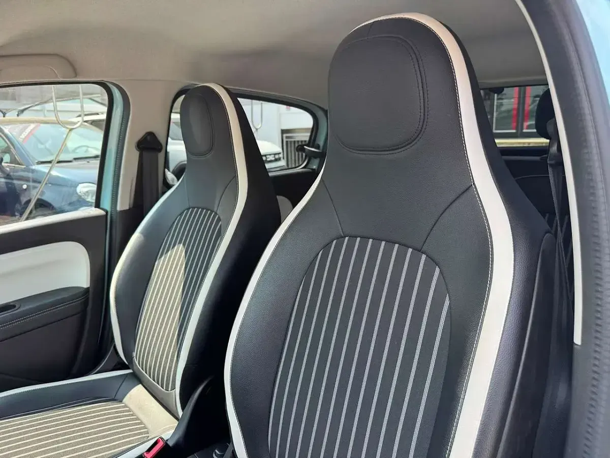 Usata Renault Twingo Techno 60 kW (82 CV) 2023 Blu/azzurro Utilitaria