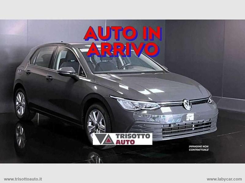 Grigio Usata 2023 VW Golf VIII Life Tre volumi | 23.000 € (Buon prezzo) - Immagine 1/1