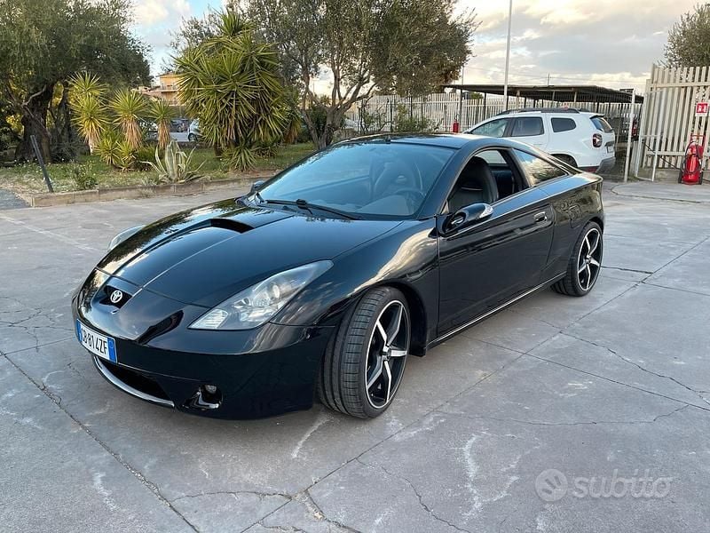 Begagnad Toyota Celica T2 143 HK (105 kW) 2001 Svart Sportkupé
