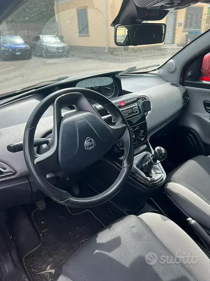 Usata Lancia Ypsilon 69 CV (50 kW) 2012 Rosso Utilitaria