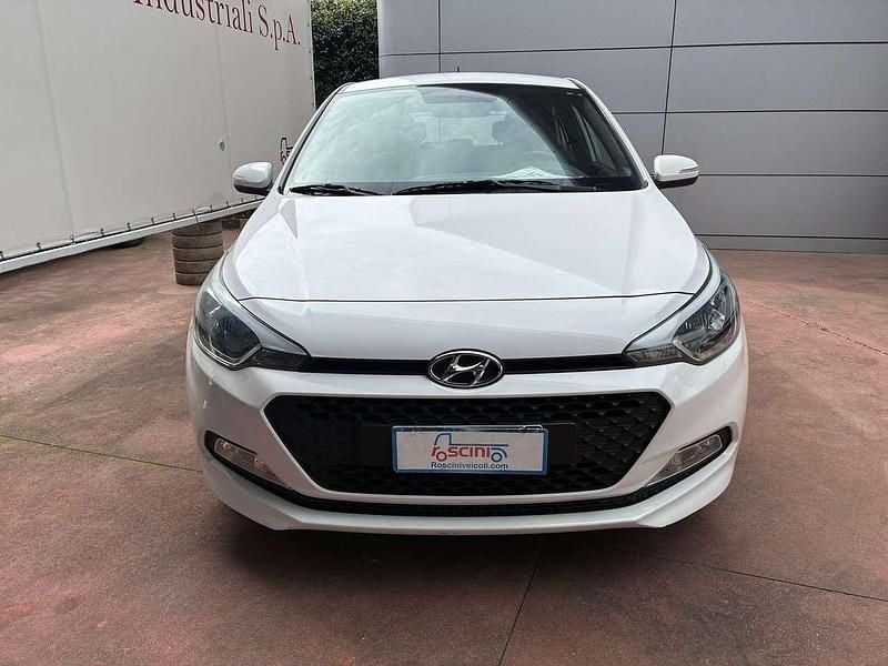 Usata Hyundai i20 Comfort 84 CV (61 kW) 2018 Bianco Utilitaria