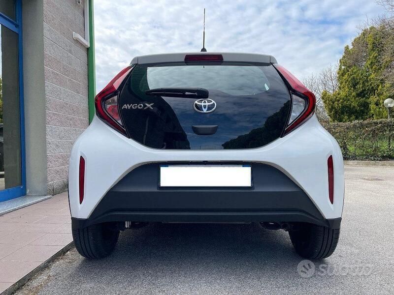 Usata Toyota Aygo X 72 CV (52 kW) 2023 Bianco SUV
