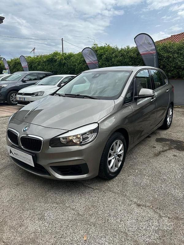 Usata BMW 218 Luxury Line 150 CV (110 kW) 2015 Grigio Station wagon