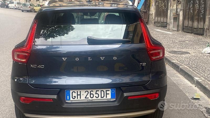 Usata Volvo XC40 129 CV (94 kW) 2023 Blu SUV