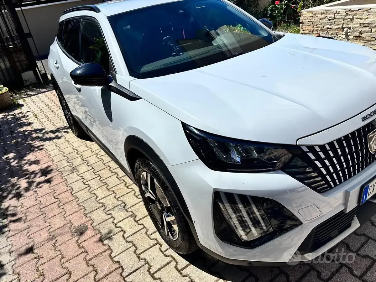 Usata Peugeot 2008 100 CV (73 kW) 2024 Bianco SUV