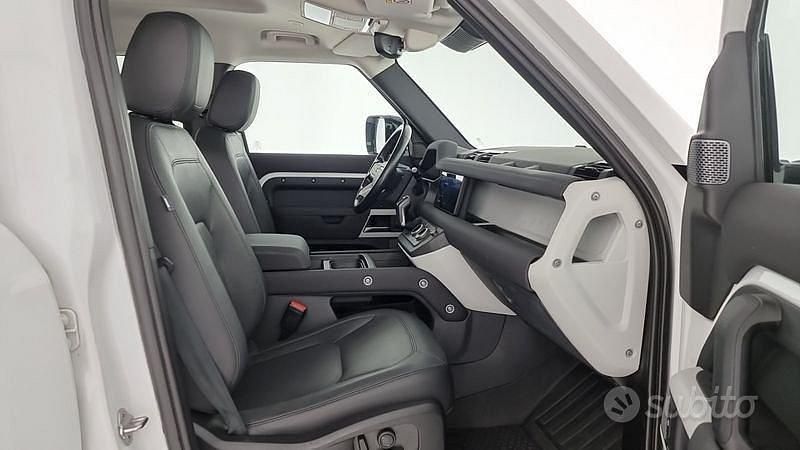 Usata Land Rover Defender SE 249 CV (183 kW) 2022 Bianco SUV