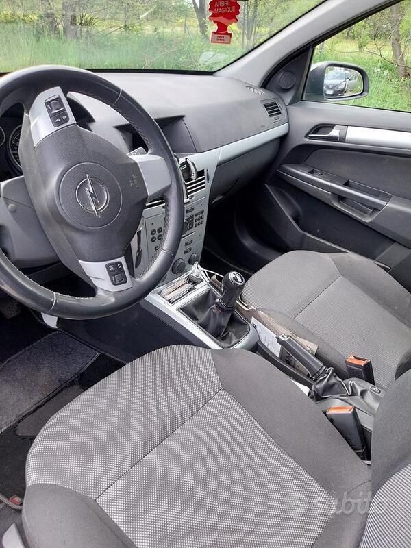 Usata Opel Astra 116 CV (85 kW) 2010 Grigio Station wagon